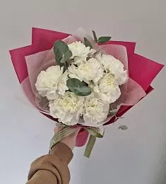 Букет "Арвен" из гвоздики и эвкалипта