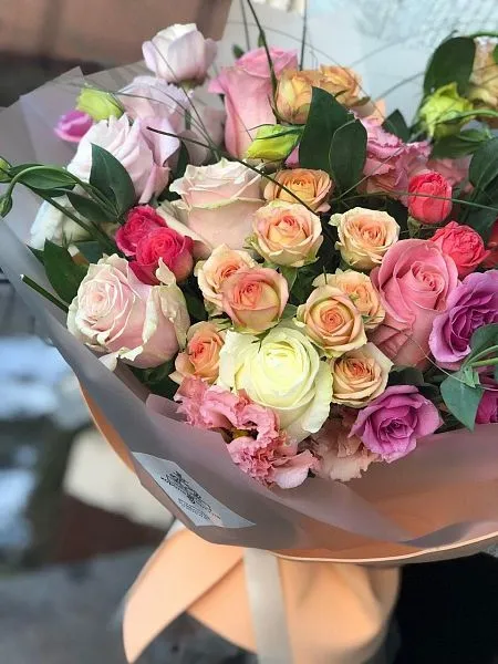 Букет "Аманда" из роз и лизиантусов 4