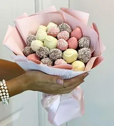 Клубничный букет "Moonle" из клубники в итальянском шоколаде