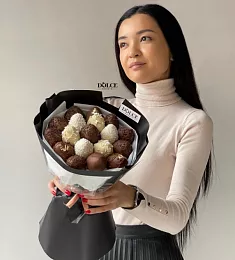  Клубничный букет «Восторг» клубника в белом и молочном шокладе