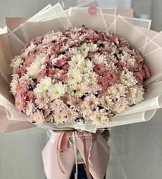 45 голландских хризантем в оформлении