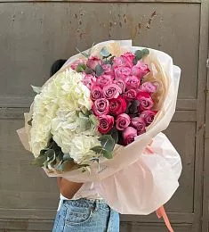 Букет "Неаполь" из гортензий, роз и эвкалипта