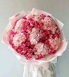 Букет "March" из голландских роз и гортензий