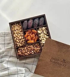 Бокс "Орешек" с сухофруктами и орехами