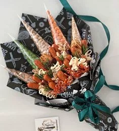 Мужской букет "Канцлер" с колбасой, сыром и орехами