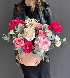 Композиция "Lexy" розы, лизиантусы, и гербера в коробке