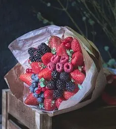 Букет из ягод "Ягодный каприз"