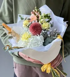 Букет "Глафира" из гортензии, гвоздики, герберы и георгина