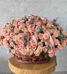 Корзина "101 пионовидная спрей роза"