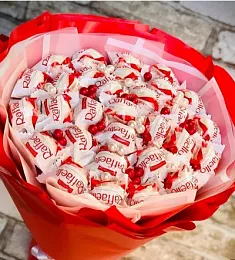 Сладкий букет "Первое свидание" из Raffaello