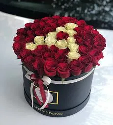 Розы в коробку "Первая буква"