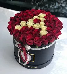 Розы в коробку "Первая буква"
