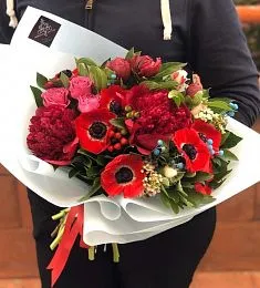 Букет "Майорка" из анемонов и фалариса 