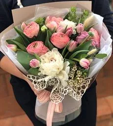 SPRING 10.0 буке из тюльпан, ранункулюса и роз