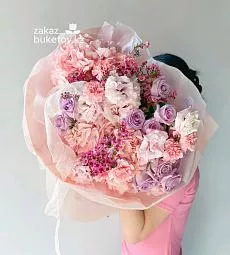 Букет "Алтеа" из гортензий, лизиантусов, гвоздики, роз  и вакса