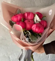 Букет из 7 голландских пионов