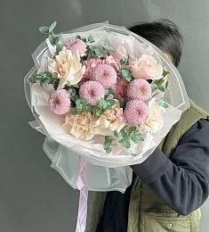 Композиция "Летняя нежность" из гортензии, роз и хризантем