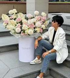 Букет "Кальяри" из роз, георгинов и антуриума