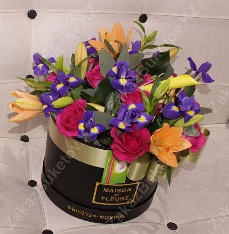 Композиция "Счастливая История" из лилий, ириса и роз 3