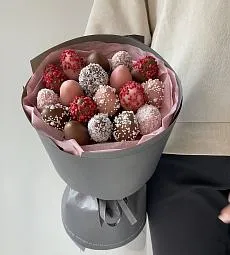  Клубничный букет «Меркурий» клубника в розовом и молочном шоколаде