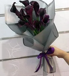 Букет из 9 черных калл