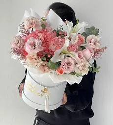 Букет "Мягкий ветерок" из гортензии лизиантусов и лилий