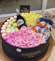 Эксклюзивная коробка с розами и пионами