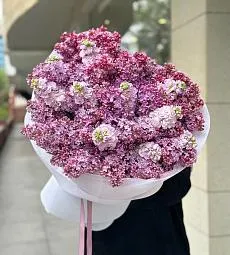 Букет "Аметистовый сад" из сирени и маттиолы