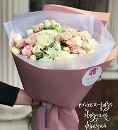 Композиция "Моя нежность" из гвоздик, роз и фрезий