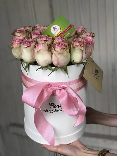 Голландские розы в стильной коробке 1