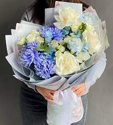 Композиция "Ичиро" из хризантем, роз и гвоздик