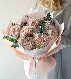 Букет из 7 гортензий