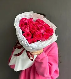Букет из 15 малиновых роз