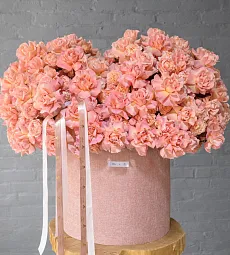 Премиальная композиция "Гигант любви" из роз в  коробке