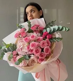 Букет "Фиджи" из гортензий, роз и эвкалипта 