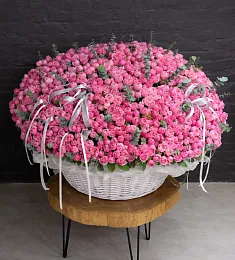 251 пионовидная спрей-роза в корзине 