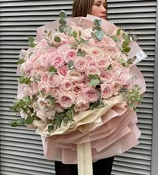 101 пионовидная роза Tsumugi