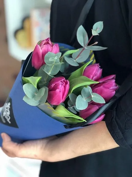 Букет "Мари" из тюльпан и эвкалипта 2