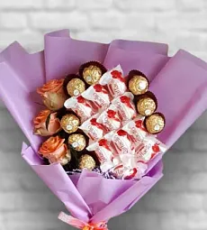 Букет из конфет  с розами "С Любовью"