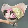 Букеты гортензий и пионов