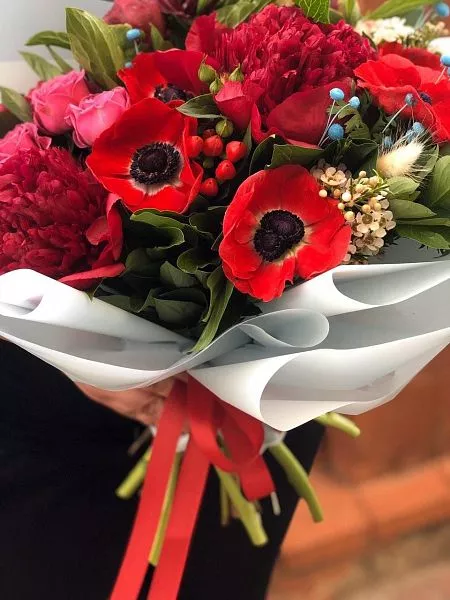 Букет "Майорка" из анемонов и фалариса  4