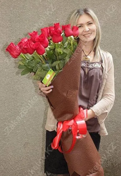 Букет из 15 голландских роз любого цвета 2