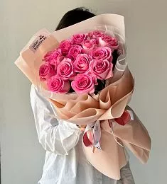 15 розовых голландских роз