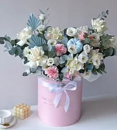 Композиция "Daniela" Гвоздика, лизиантус, роза и сухоцветы в коробке