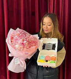 Сет "Моти и 9 роз" букет голландских роз  и вкуснейшие моти