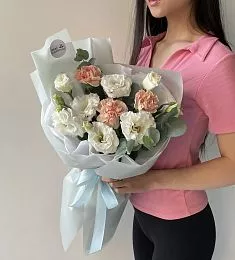 Букет "Сэнди"из лизиантусов и гвоздик