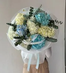 Букет "Воздушный восторг" из гортензий и эвкалипта