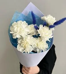 Букет "Перегрин" из гвоздик и лагуруса