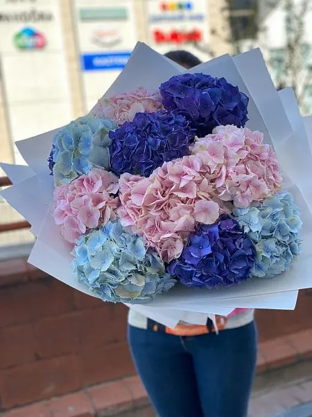 11 королевских гортензий в букете 4