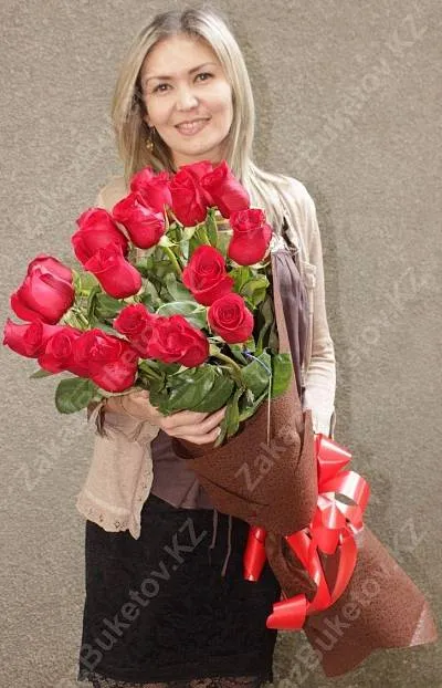 Букет из 15 голландских роз любого цвета 1